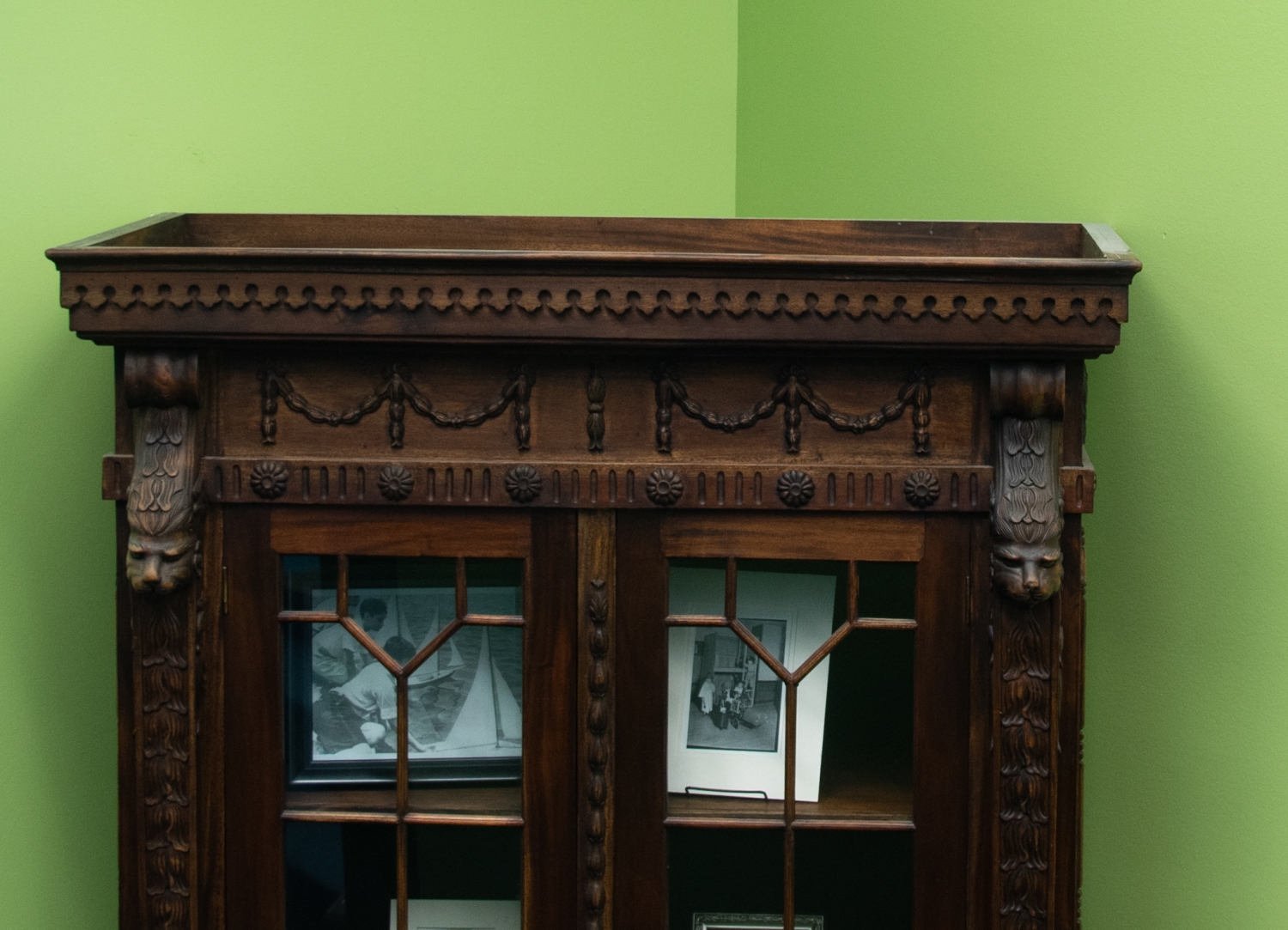 Four Lions Bookcase (IV) top detail