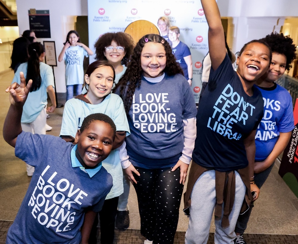 6 children pose while smiling